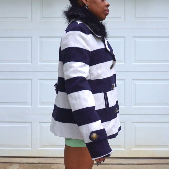 NWT Jack by BB Dakota Striped Peacoat Size L - Navy White Faux Fur Collar - Picture 3 of 16
